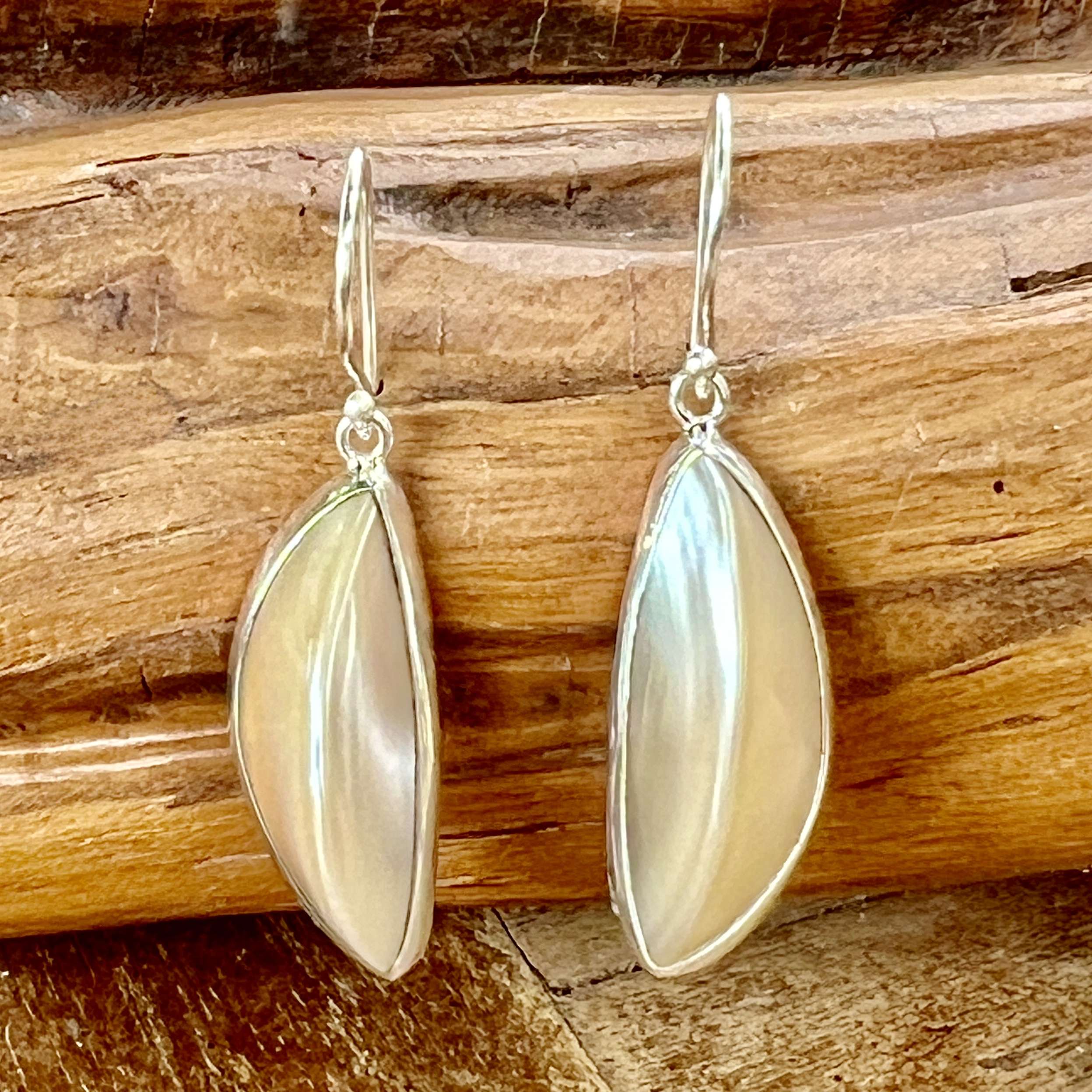 (HANDMADE 925 BALI STERLING SILVER  EARRINGS WITH MOTHER OF PEARL)